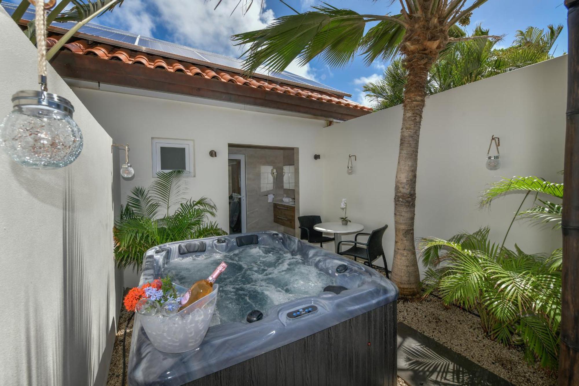 Boutique Hotel Swiss Paradise Aruba Villas And Suites Palm Beach Eksteriør bilde