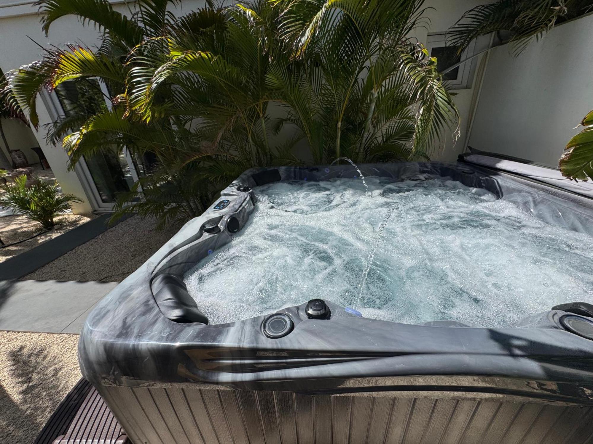 Boutique Hotel Swiss Paradise Aruba Villas And Suites Palm Beach Eksteriør bilde