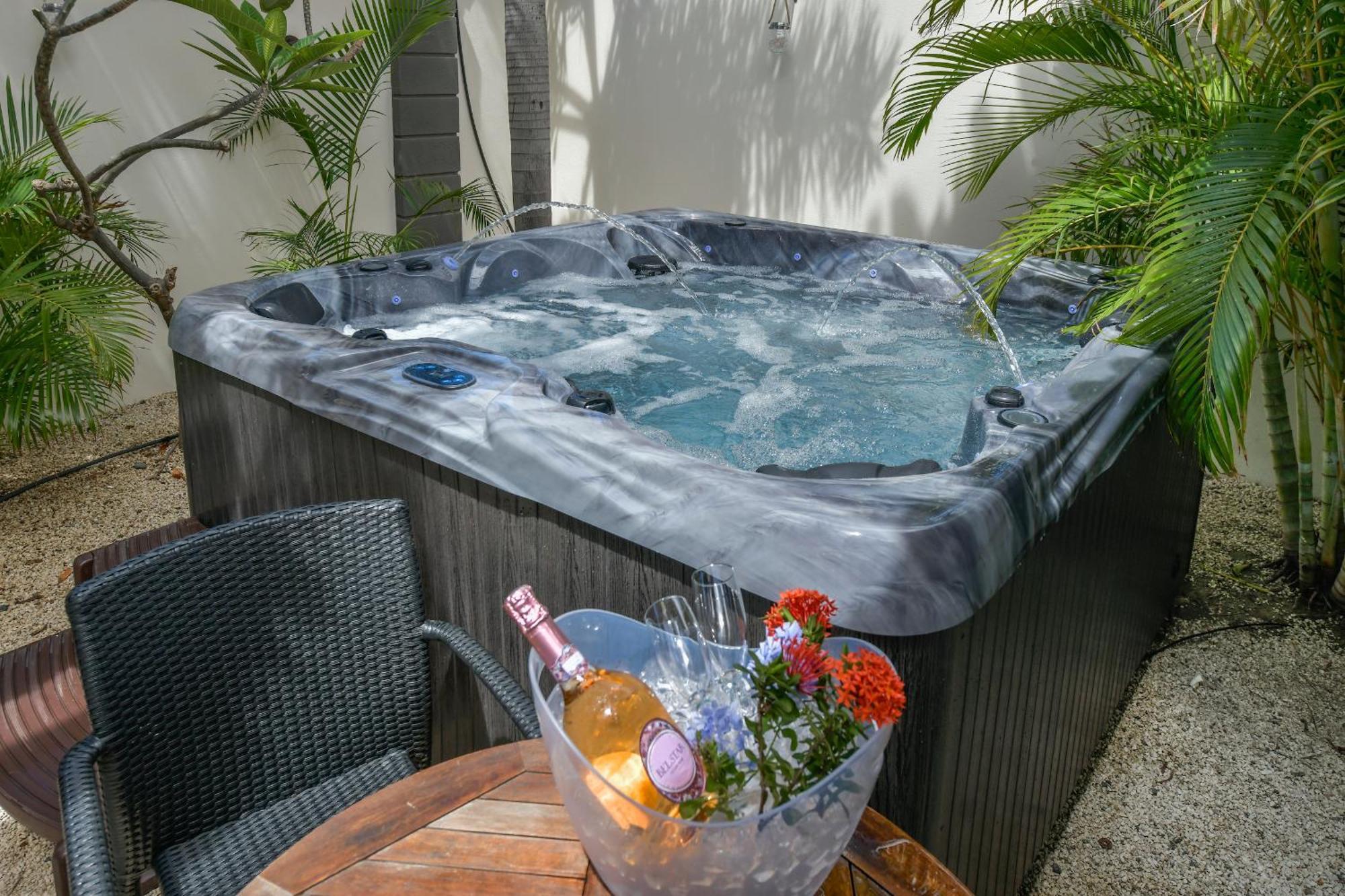 Boutique Hotel Swiss Paradise Aruba Villas And Suites Palm Beach Eksteriør bilde