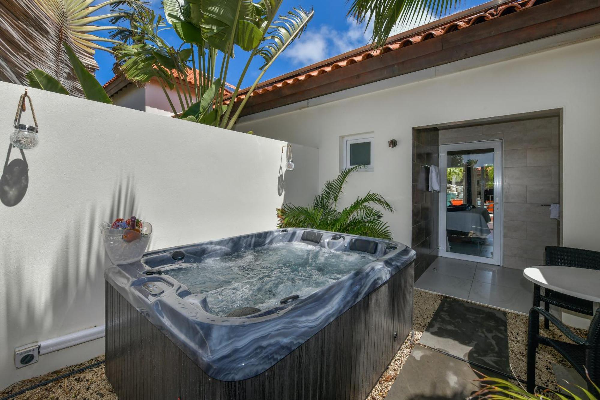 Boutique Hotel Swiss Paradise Aruba Villas And Suites Palm Beach Eksteriør bilde