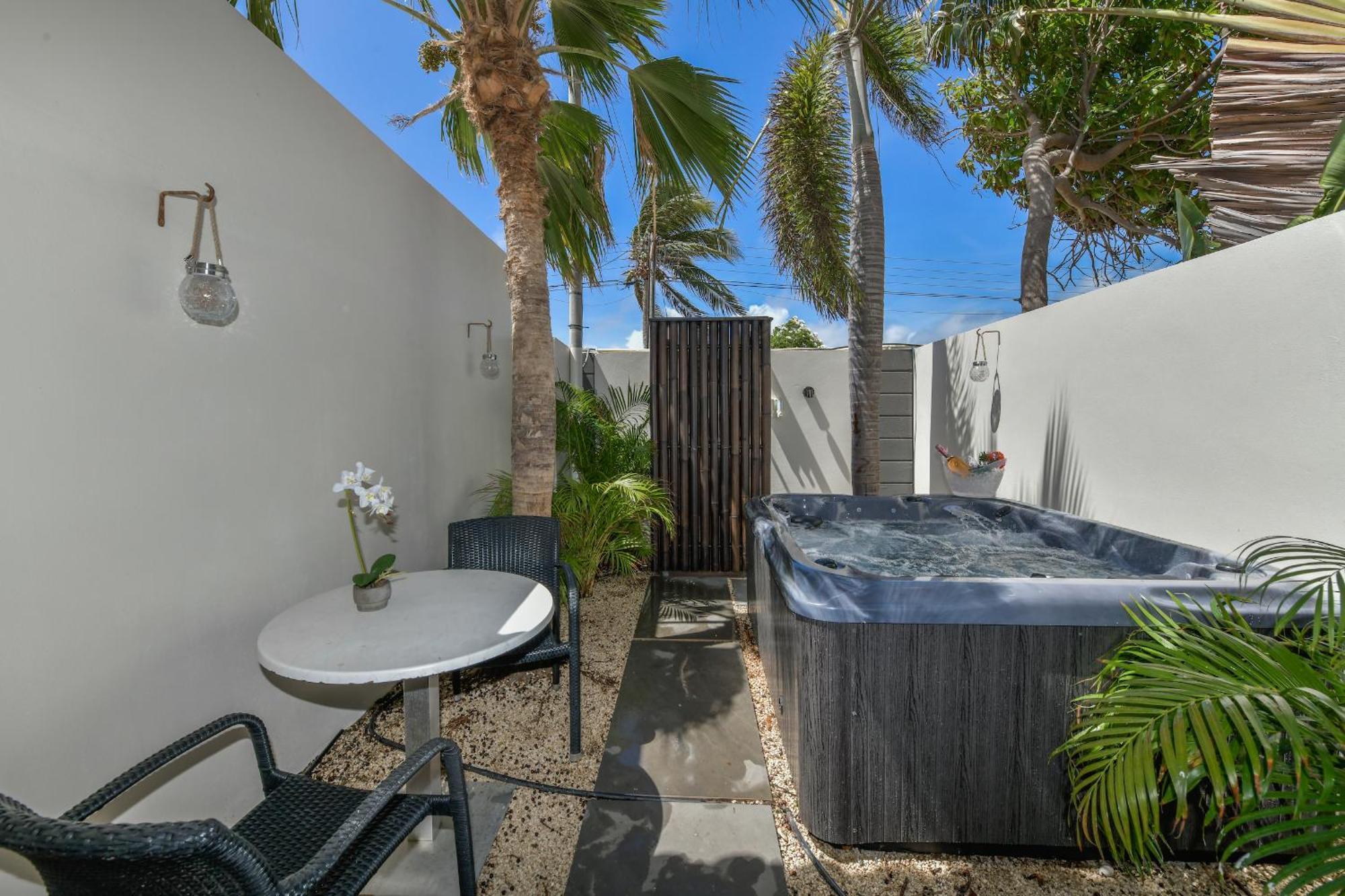 Boutique Hotel Swiss Paradise Aruba Villas And Suites Palm Beach Eksteriør bilde