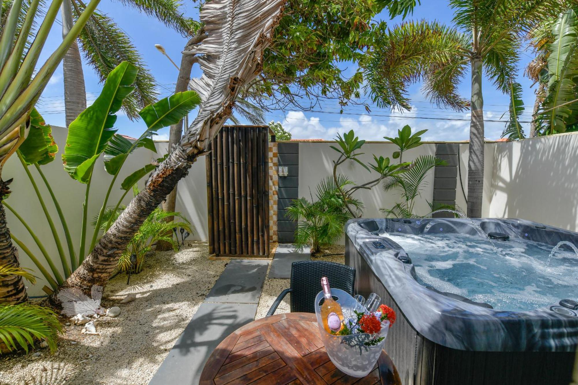 Boutique Hotel Swiss Paradise Aruba Villas And Suites Palm Beach Eksteriør bilde